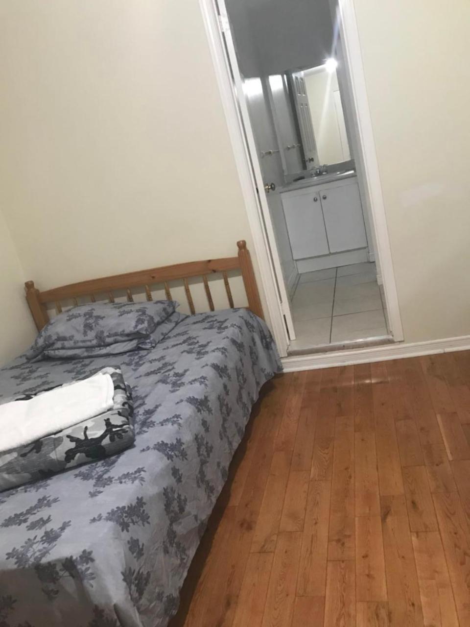 Monthly University Apartment-Elizabeth Toronto Bagian luar foto