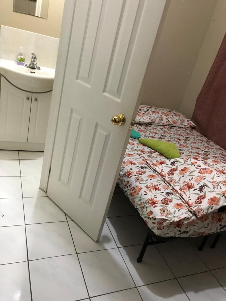 Monthly University Apartment-Elizabeth Toronto Bagian luar foto