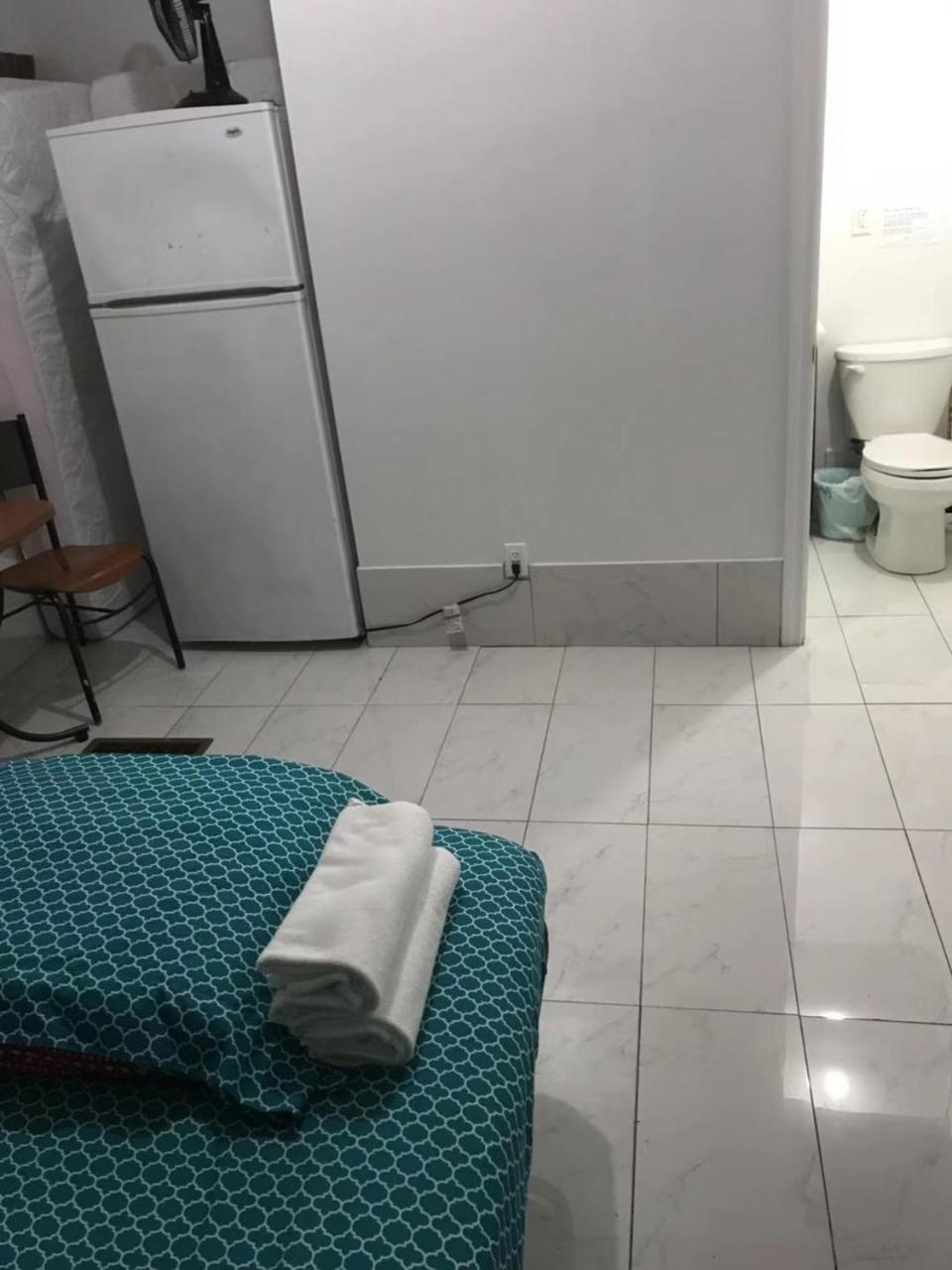 Monthly University Apartment-Elizabeth Toronto Bagian luar foto