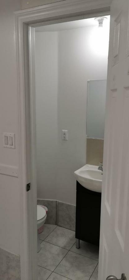 Monthly University Apartment-Elizabeth Toronto Bagian luar foto