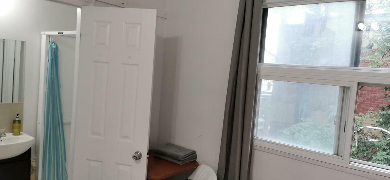 Monthly University Apartment-Elizabeth Toronto Bagian luar foto